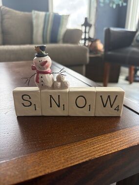 B Lloyd by blossom bucket SNOW figurine, 2018